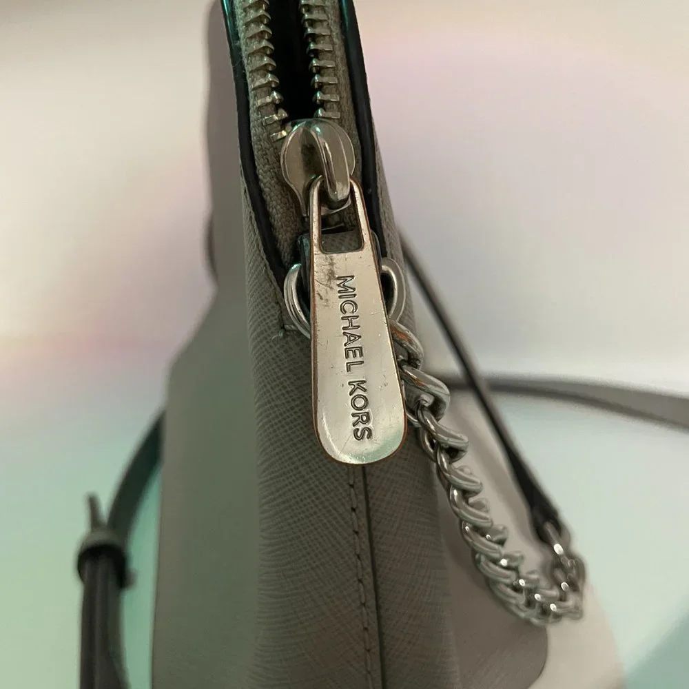 MICHAEL KORS Silver / Grey Leather Crossbody Bag Purse with Silver Hardware - Picture 4 of 10